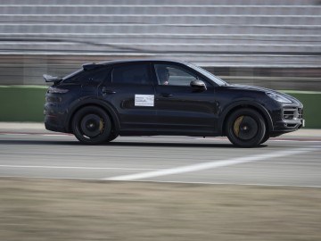 Walter R&ouml;hrl testował nowy topowy wariant Porsche Cayenne